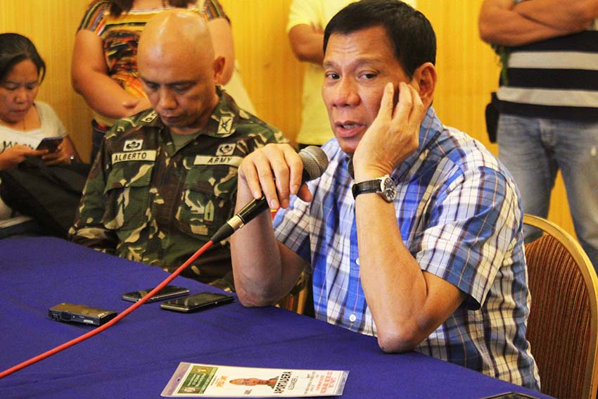 Davao City Mayor Rodrigo R. Duterte presents the bigger identification card for traffic enforcers during the command conference with the police and military at the Grand Menseng Hotel Wednesday afternoon. The new ID aims to deter traffic enforcers from mulcting. (Medel V. Hernani/davaotoday.com)