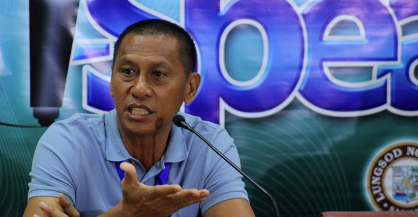 TRAFFIC CONGESTION. City Transport and Traffic Management Office head Rhodelio Poliquit says they are proposing the city to buy four towing cars to aid in decongesting the roads in the city that has been used as parking areas by some car owners. (Ace R. Morandante/davaotoday.com)
