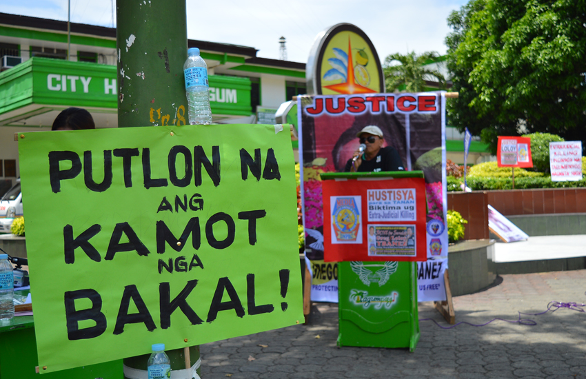 Tagum City broadcast journalist Bogart Saliot speaks before the crowd during the condemnation rally held in front of the old Tagum City Hall on Saturday. The rally was attended by local members of the press who demanded justice for their slain colleague, Gregorio “Loloy” Ybañez. (Mart D. Sambalud/davaotoday.com)