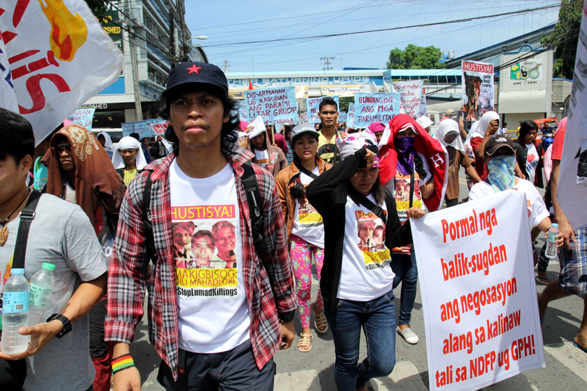 Karlgen Samarca, eldest son of Emirito Samarca, joins the funeral march of his father.