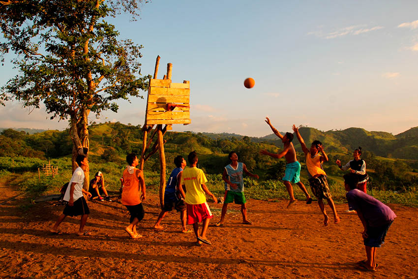 Delegates of National Peace Mission plays basketball along with pupil of Misfi academy as part of their Psychosocial Intervention due to the recent harrassment of there schools at sitio dao, brgy white culaman, kitaotao, bukidnon, that happen the 4 students stop their school.(Ace Morandante/davaotoday.com)