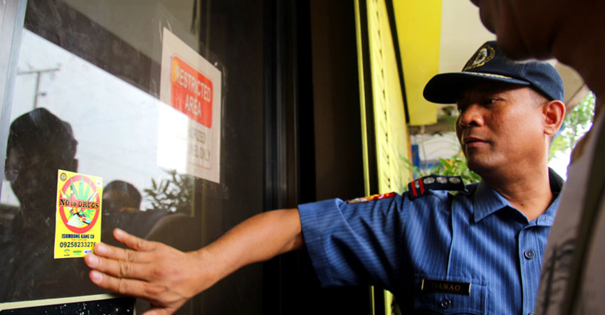 CITY DIRECTOR Police Senior Superintendent Vicente C Danao places a sticker outside the door of Barangay Chairman Alimoden "Wating" Usman of Barangay 23-C Mini Forest, Davao City during their launching of the anti-illegal drug campaign Katilingban Og Kapulisan Kontra Droga (KATOK Droga). (Ace R. Morandante/davaotoday.com)