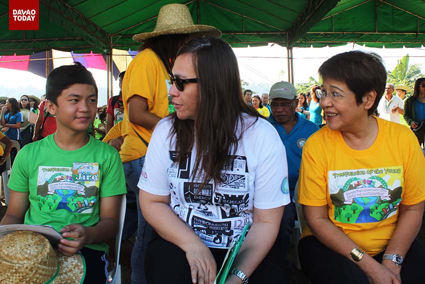 Young environmentalist Jirojun Juri Lopoz (left) Supreme Pupil Government (SPG) President of Teodoro Palma Gil Elementary School (TPGES) is joined here by Secretary of Climate Change Commission, Lucille  L. Sering (center) and Mindanao Development Authority Secretary, Luwalhati Antonino. (Medel V. Hernani/davaotoday.com)