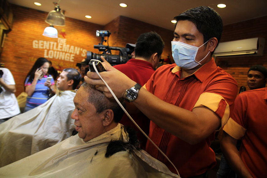 Second district councilors Danny Dayanghirang and Al Ryan Alejandre accept the challenge of former Davao City Mayor Inday Sara Duterte to shave their heads as loyal supporters of Mayor Rodrigo Duterte. (Ace R. Morandante/davaotoday.com)