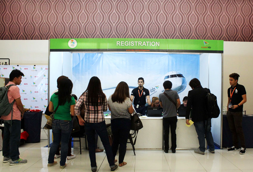 Davaoeños line up to pre-register during the Flight IDP Study Abroad Expo 2015 held Tuesday at the SMX Convention Center in Lanang. (Medel V. Hernani/davaotoday.com)