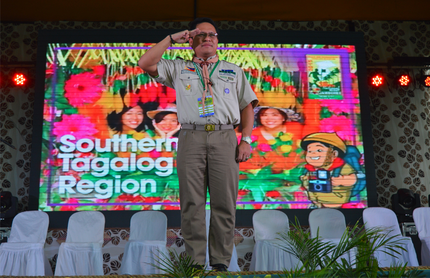 SALUTE. Tagum City Mayor Allan Rellon, in his capacity as the Camp Chief of this year’s 16th BSP National Jamboree, salutes the 21,000 boy scouts during the Grand Opening Ceremony held Saturday  at the Energy Park, in this city. (Mart D. Sambalud/davaotoday.com)