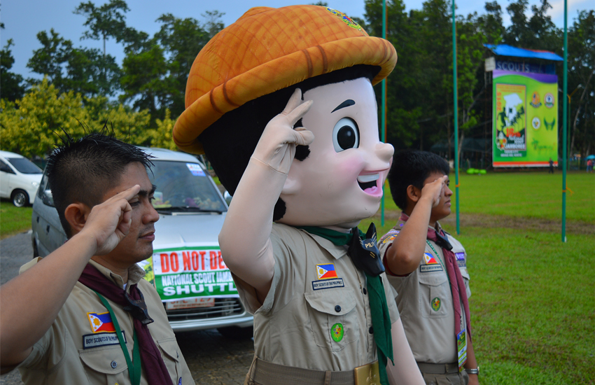 “BINOY.” Two Scouts clad in their usual uniform have joined “Binoy,” the official mascot of the Boy Scouts of the Philippines, as it debut at the 16th BSP National Jamboree in Tagum City, Davao del Norte.