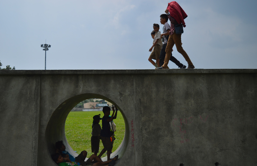 FREE TIME. Scouts are spending their free time in E-park’s tunnel as last minute preparations for the Saturday’s Grand Opening Ceremony are being conducted.