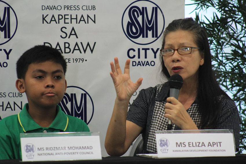 Eliza Apit of the Kamalayan Development Foundation discusses on how children could keep away from illegal drugs. Beside her is Ridzmar Mohamad of the National Anti-Poverty Council during the Kapehan press conference, Monday morning. (Ace R. Morandante/davaotoday.com)