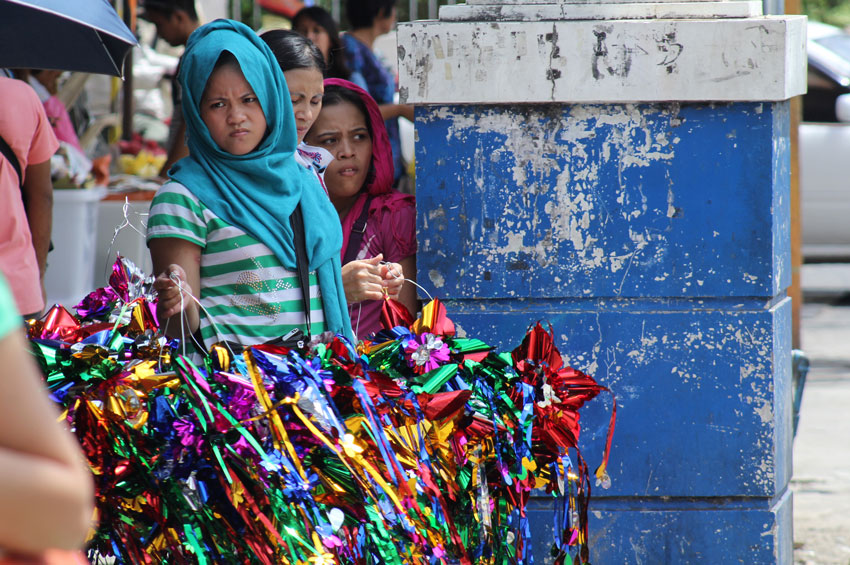 A Moro woman displays lanterns to sell along the street of San Pedro in Davao City. (Ace R. Morandante/davaotoday.com)