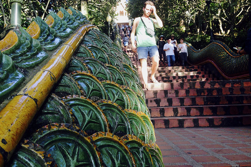 SERPENT SCALES. The body of the mythical serpent is covered with gold and green scales and continues its way up to the slope.