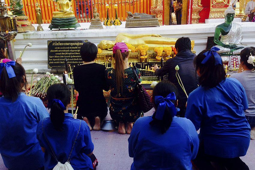WORSHIPPERS. Believers of Buddha pay respect to him by offering prayers inside the Wat Phrathat Doi Suthep.