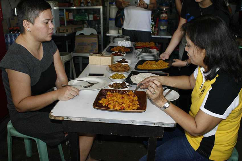 Former Davao City mayor Sara Duterte shares a lunch with Camarines Sur Rep. Leni Robredo in a restaurant in Davao City, Tuesday. Robredo, the vice presidential bet of Liberal Party, says she and Sara, who substitutes for her father as mayoral candidate, are friends as the latter serves as Davao City Mayor while her husband, Jesse Robredo was Department of Interior and Local Government secretary. (Ace R. Morandante/davaotoday.com) 