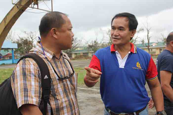 Bulan Councilor Cris Gotladera, PDP-Laban Provincial Chairman (left) warmly receives staff of Davao City mayor Rodrigo Duterte, who will assist the distribution of financial assistance for Sorsogon LGU’s affected by typhoon Nona. PHOTO BY ANGEL AYALA / BICOLTODAY.COM Exclusive