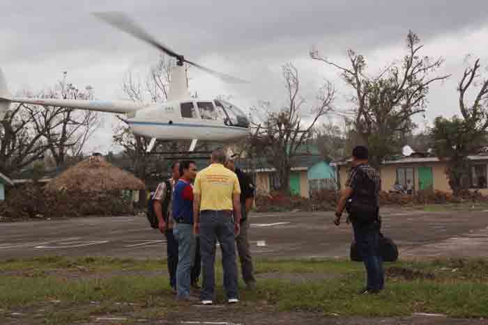 Bulan Councilor Cris Gotladera, PDP-Laban Provincial Chairman (left) warmly receives staff of Davao City mayor Rodrigo Duterte, who will assist the distribution of financial assistance for Sorsogon LGU’s affected by typhoon Nona. PHOTO BY ANGEL AYALA / BICOLTODAY.COM Exclusive