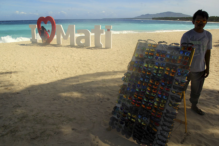 A vendor displays his items for sale inside a resort in Dahican, Mati City on Sunday morning. (Ace R. Morandante/davaotoday.com)