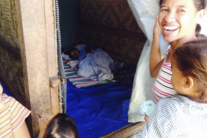 A Lumad from Kitaotao,Bukidnon pays visit to the newly-born baby inside the evacuation camp in UCCP Haran Tuesday afternoon. (Zea Io Ming C. Capistrano/davaotoday.com)