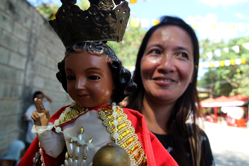 DEVOTEE. Baby Enriquez, 43 years old from Barangay Tibungco of Davao City goes to the Shrine of the Holy Infant of Jesus of Prague to have her own little statue of the child Jesus blessed. She attributed  her pregnancy to het devotion to Sto. Nino. (Ace R. Morandante/davaotoday.com)