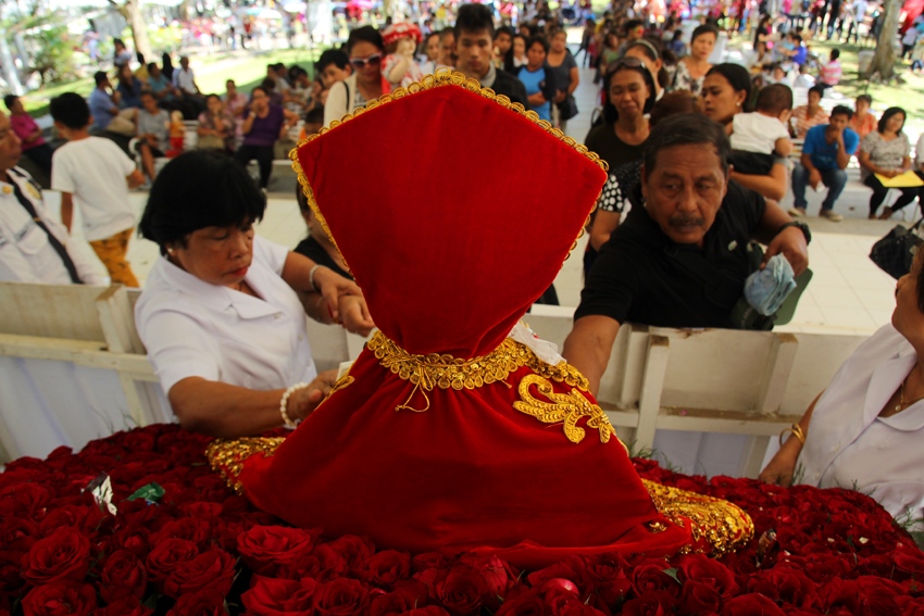 Hundreds of devotees go to Shrine Hills in Davao City to pray before the 48-year-old Holy Infant Jesus of Prague statue during the Sto. Niño festival on Friday. The statue is brought out for the public to see only once a year.  (Ace R. Morandante/davaotoday.com)