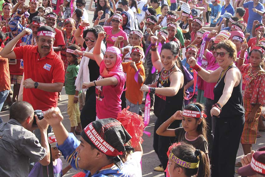 (From left) Atty. Carlos Isagani Zarate, Representative of Bayan Muna Partylist, Bai Ali Indayla, third nominee of Gabriela Women's Party, veteran actress and One Billion Rising campaign global director, Monique Wilson and  the founder of the campaign, Eve Ensler dance during the One Billion Rising mobilization held on Friday, February 12 at the Rizal Park in Davao City. (Medel V. Hernani/davaotoday.com)