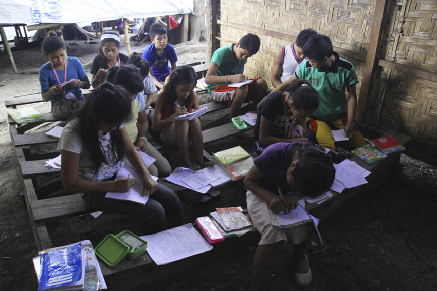 Students from Kitaotao, Bukidnon continue their studies inside an evacuation camp in Davao City. Their community has been displaced due to threats of harassment, allegedly by the military and paramilitary groups. (Ace R. Morandante/davatoday.com)