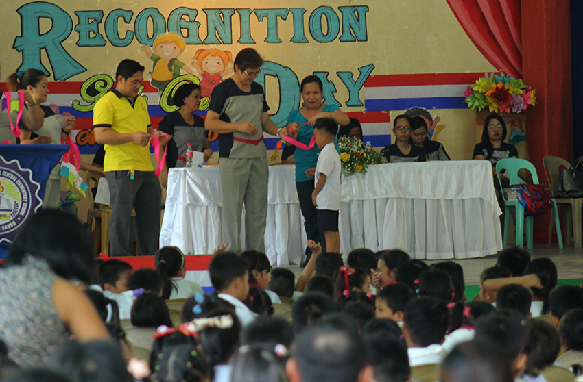 Grade 1 students of Kapitan Tomas Monteverde Sr. Central Elementary School in Davao City listen as their teachers call their names and their awards during the recognition rites on Monday, March 28. (Ace R. Morandante/davaotoday.com) 
