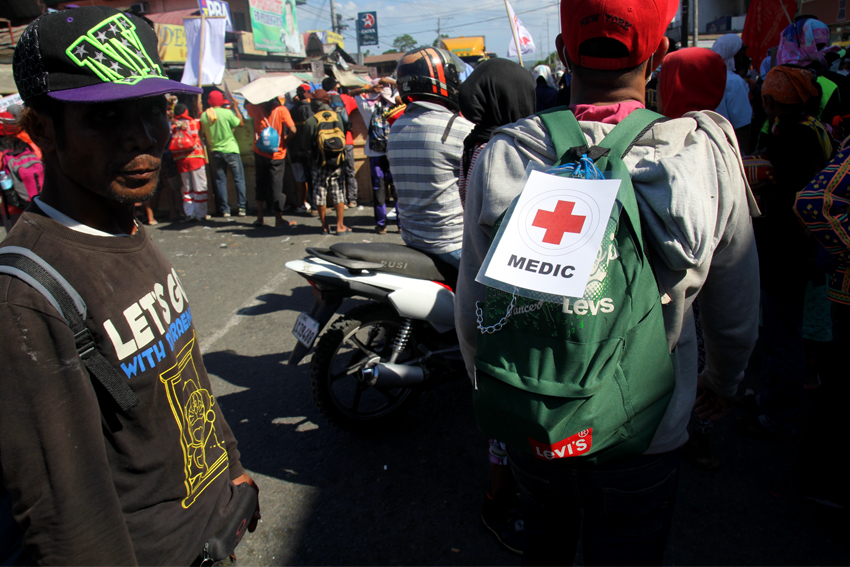 A medical staff of the militant roams around the barricade to look for sick protesters.