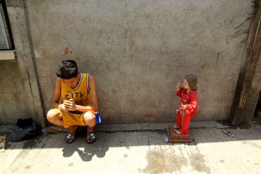 A boy sends a message to his parents through text to tell them what happened to their house. 