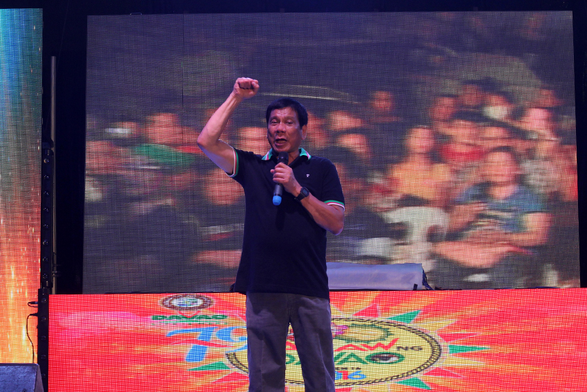 FAREWELL. Presidential aspirant Rodrigo Duterte gives his final speech as city mayor during the official opening of the 79th Araw ng Davao celebration, Saturday (March 12). (Ace R. Morandante/davaotoday.com)