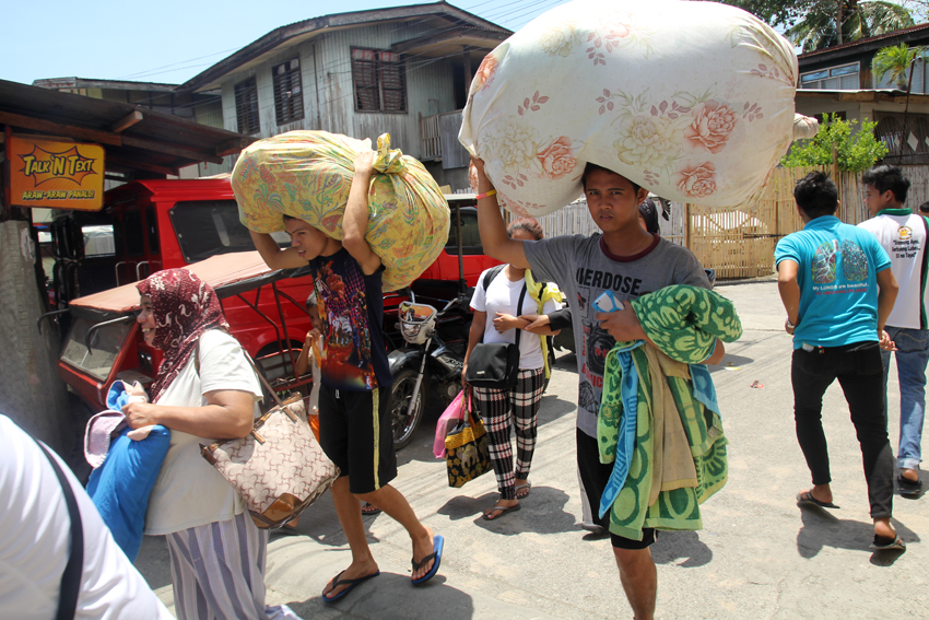 Meanwhile, some fire survivors were able to bring their clothes. 