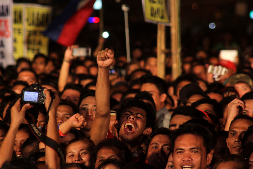 The hometown crowd laugh and cheer during the speech of Presidential aspirant Mayor Rodrigo Duterte on Wednesday night. (Ace R. Morandante/davaotoday.com)