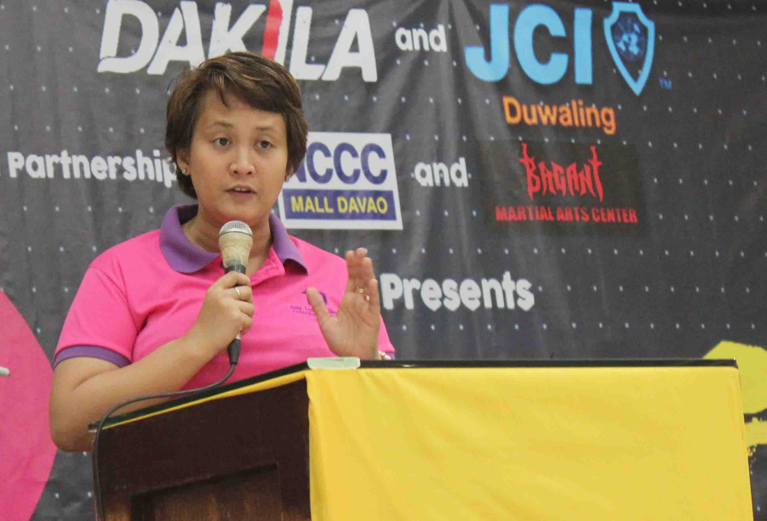 PINAY POWER. Davao City Councilor Leah Librado-Yap lectures on violence against women during the "Fight for your Rights" Seminar and Self Defense Training for Women held on Tuesday, March 29 in the city. (Medel V. Hernani/davaotoday.com)