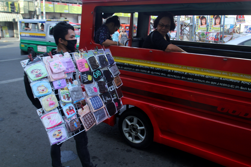 SUMMER JOB. Rodel Pino, 22 sells face masks along the streets of Ponciano. He came from General Santos City and rents a boarding house in Ecoland. Rodel said he is selling to save money for the next school year. (Ace R. Morandante/davaotoday.com)