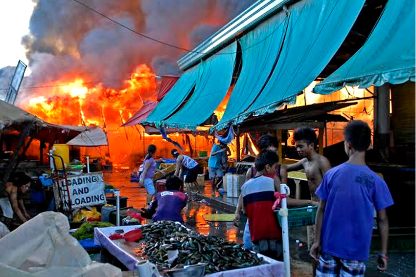 Fish vendors try to fetch some things from their stores as the fire gutted the wet market section in Bankerohan Public Market, Friday afternoon. (Ace R.Morandante/davaotoday.com)