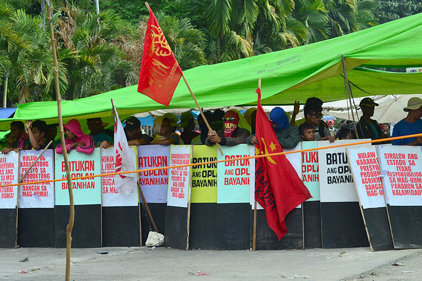 At noon time, Thursday, March 31 protesters set up their tent like camp to minimize the noon heat.