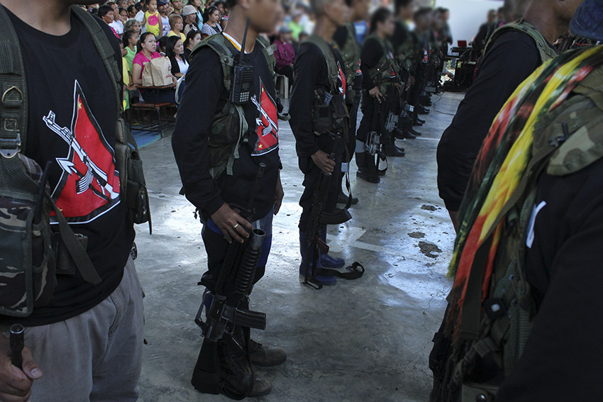 OPENING CEREMONY. Before the program proper for the release of the POWs, the NPAs line up for the singing of the Internationale. (Earl O. Condeza/davaotoday.com)