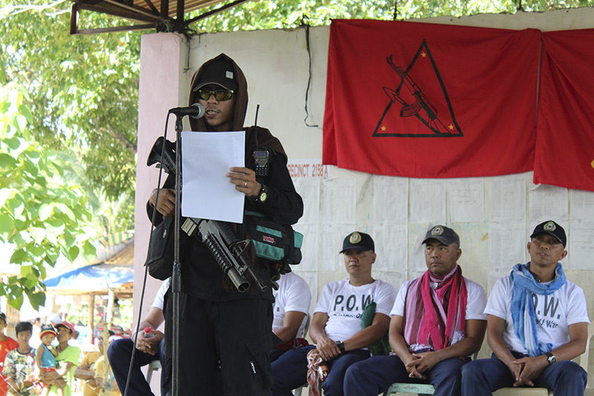 RELEASE ORDER. A member of the 1st Pulang Bagani Battalion reads the release order issued by the National Democratic Front in Southern Mindanao for the release of the five prisoners. The order was later signed by the prisoners, Mayor Duterte, the NPA, and the representative of the Exodus for Justice and Peace, who acted as the third party facilitator. (Earl O. Condeza/davaotoday.com)