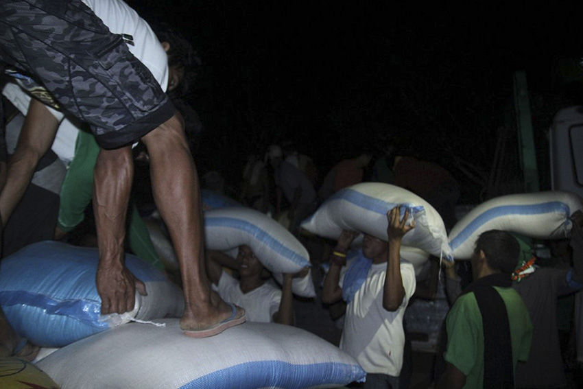 Around 165 sacks of rice donated by private sectors from Davao City arrived in Kidapawan City on Saturday evening, April 2. (Ace R. Morandante/davaotoday.com)