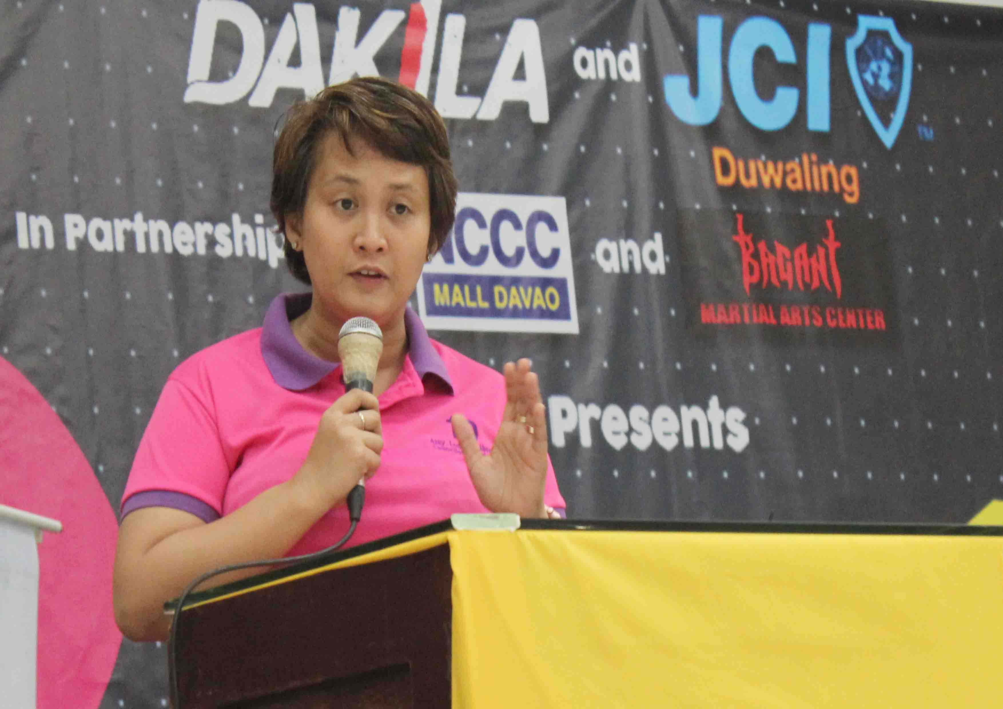 PINAY POWER. Davao City Councilor Leah Librado-Yap lectures on violence against women during the "Fight for your Rights" Seminar and Self Defense Training for Women held on Tuesday, March 29 in the city. (Medel V. Hernani/davaotoday.com)