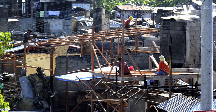 Three days after the fire gutted their community, residents are rebuilding their homes in Barangay 5-A, Davao City on Monday, April 18. (Ace R. Morandante/davaotoday.com) 