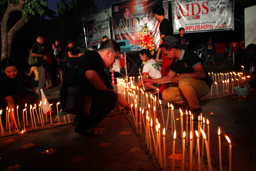 Various organizations commemorate the Internati onal AIDS Candlelight Memorial for those who die of the disease and those who are now carrying it . The memorial activity is  held at the People's P ark in Davao City on  Friday afternoon. (Ace R Morandante/davaotoday.com)