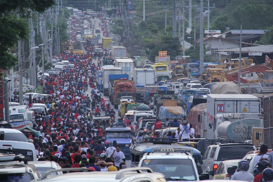 The mass up of tens of thousands of Davao residents to gather for the Guinness World Record attempt and to support Presidential candidate Rodrigo Duterte caused heavy traffic in the city for hours on Saturday, May 7. (Ace R. Morandante/davaotoday.com)