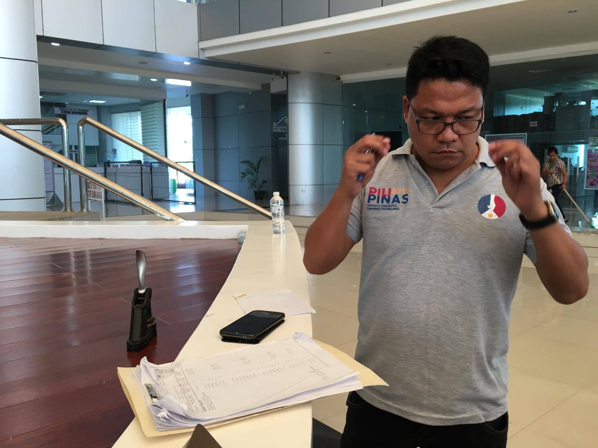 Election officer, Gladiel Jim A. Casinto in Tagum City. (Mart D. Sambalud/davaotoday.com)