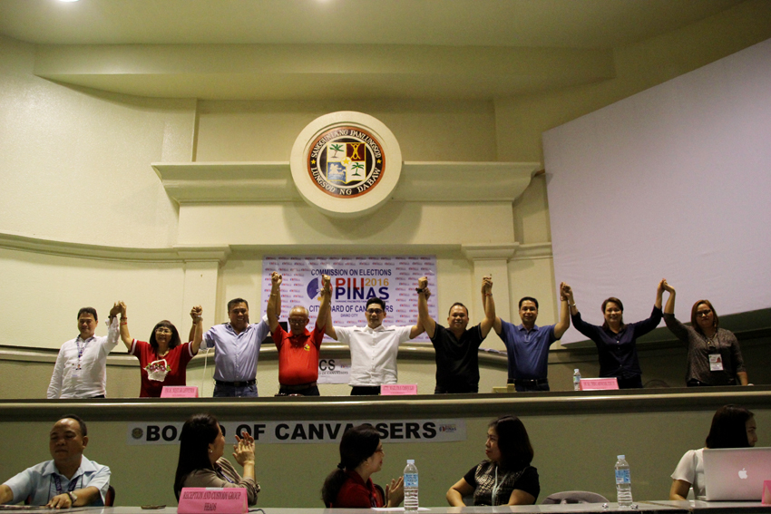 Atty. Marlon Casquejo (center), assistant regional director of the Commission on Elections in Davao, leads the proclamation of the eight candidates of the first district on Tuesday, May 10. Reelectionist Councilor Mabel Acosta (second from right) got the most number of votes with 154,648. She is followed by Jesus Melchor Quitain Jr. who got 146,784 votes. (Ace R. Morandante/davaotoday.com)