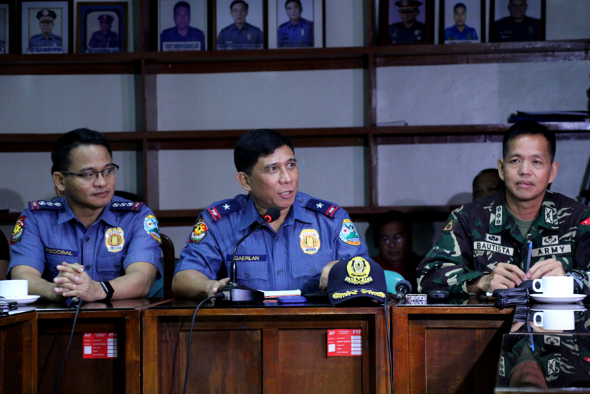 Police Chief Supt. Manuel Gaerlan of the Police Regional Office XI (center),Col. Rolando Bautista (right), commander of the Joint Task Group Basilan and appointed as PSG Chief by president-elect Rodrigo Duterte and Supt. Filmore Escobal (left) chief of intelligence in PRO XI hold a security conference for Duterte at the Davao City Police office.(Ace R. Morandante/davaotoday.com)