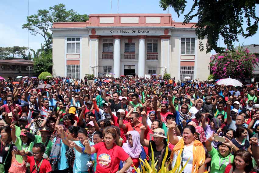 GOVERNMENT EMPLOYEES. Around 6,500 city employees assemble in of the Davao City Hall last May 7, 2016. (Earl O. Condeza/davaotoday.com file photo)