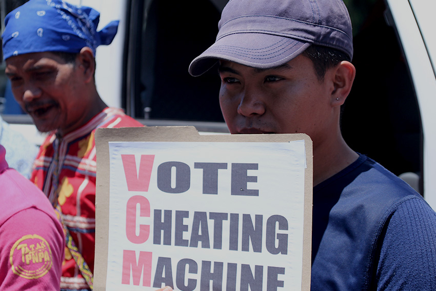 Protesters rename the Comelec's Vote Counting Machine (VCM) into Vote Cheating Machine in response to the allegations that some precincts counted votes for Manuel Roxas despite Rodrigo Duterte being voted during the f inal t esting and s ealing of the machines  in some areas in Mindanao. (Earl O. Condeza/davaotoday.com)