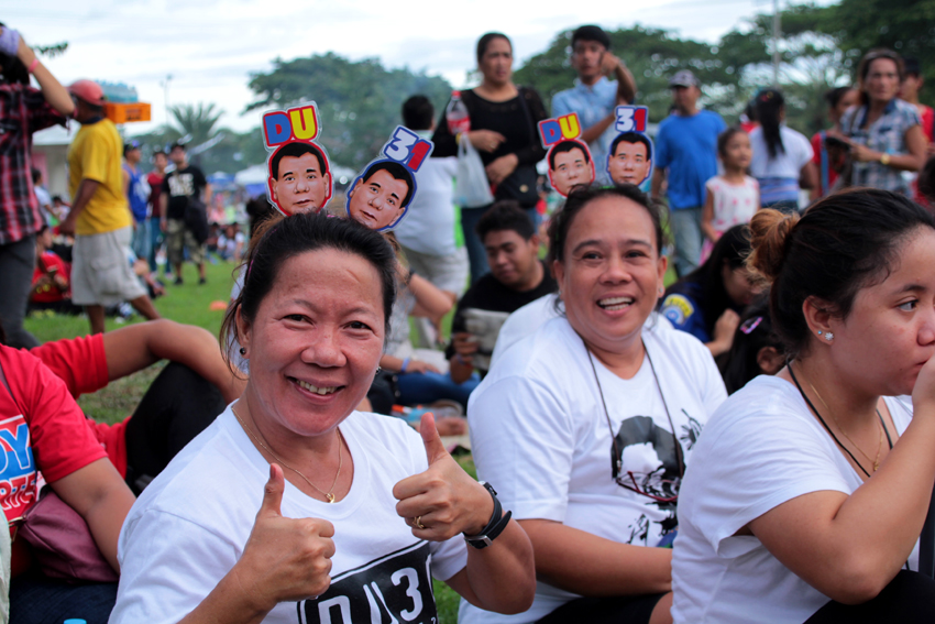 DU31 HEADBANDS. These two mothers, who are die-hard supporters of President-elect Rodrigo Duterte, are wearing headbands designed with the face of Duterte. 