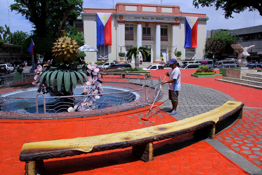 The park in front of the Davao City Hall gets prepped up for the June 27 event where President-elect Rodrigo Duterte will deliver his farewell message before the residents of  the city where he has served as mayor for 22 years.(Ace R.Morandante/davaotoday.com)