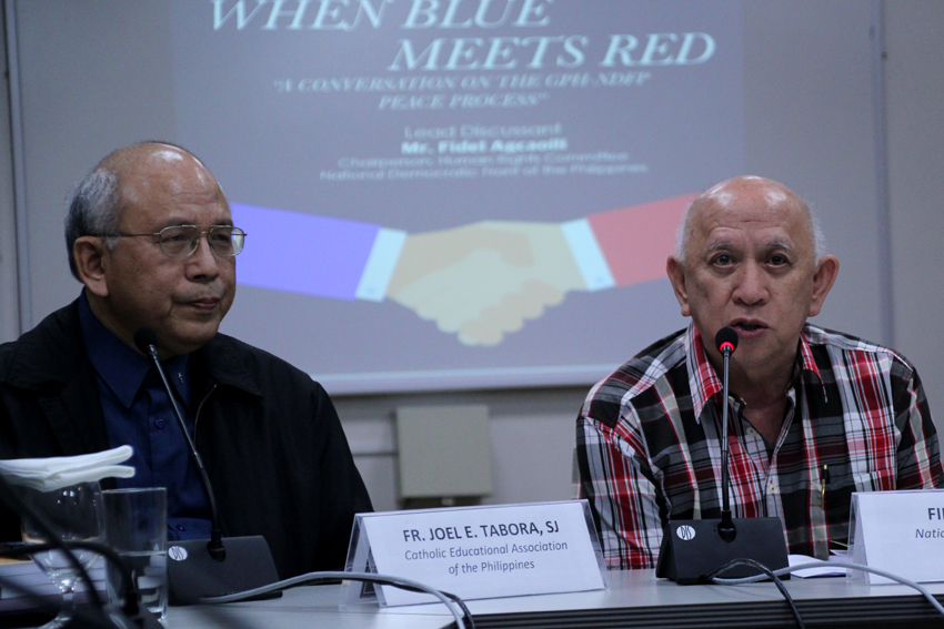 WHEN BLUE MEETS RED. Jesuit priest and Ateneo de Davao University President Fr. Joel Tabora sits with National Democratic Front of the Philippines spokesman Fidel Agcaoili during a press briefing on Wednesday night. The school organized a forum on the peace process dubbed, When Blue Meets Red, earlier in the afternoon where hundreds of guests from various sectors attended to get a better understanding on the prospect of the GPH-NDF peace process. (Ace R. Morandante/davaotoday.com)